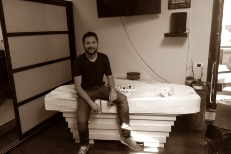 CLAUDIU DAVID cu patul de masaj iulie 2014 sepia